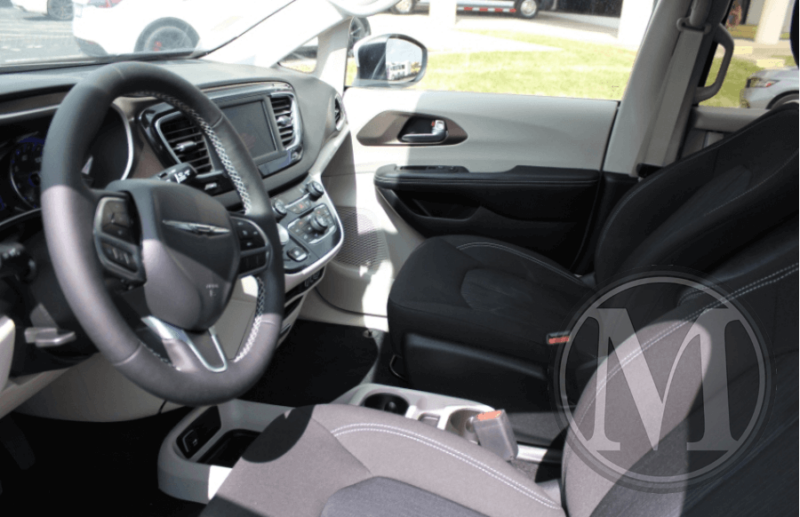 2023 chrysler voyager conversions fr 5 passenger 2 wc new wc van 4.png